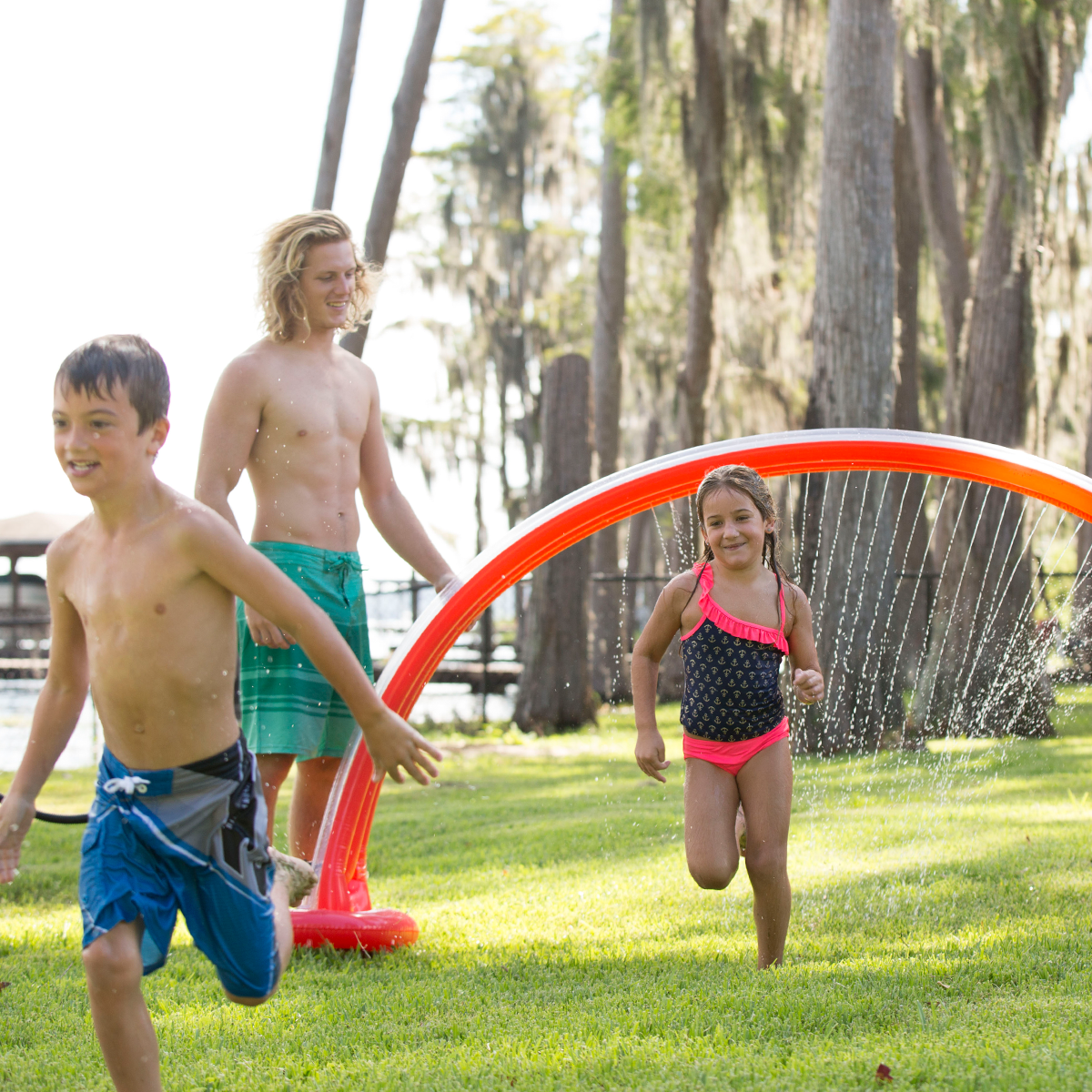 61394-rainbow-arch-sprinkler-lifestyle-shot-2 - Wham-O