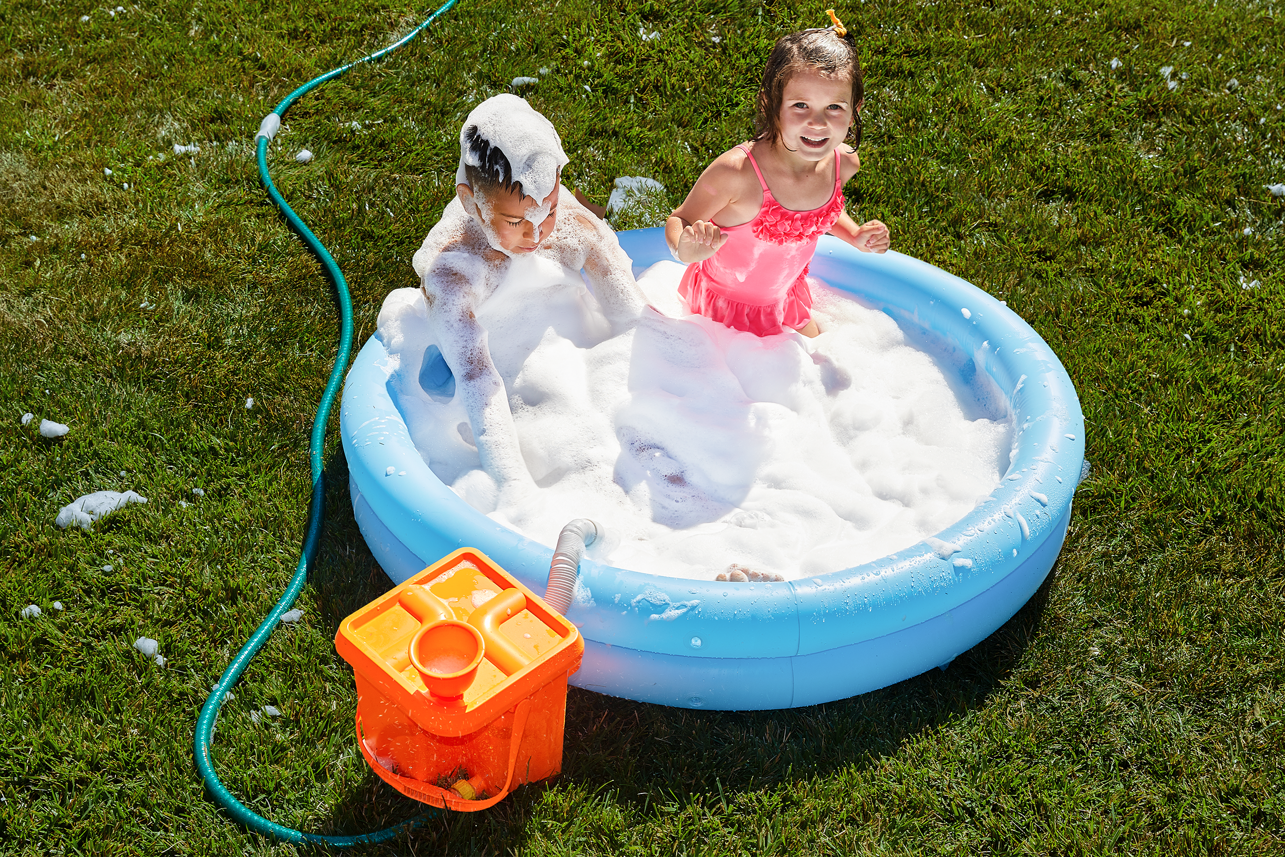 lifestyle_FoamPartyBucket_KiddiePool_61960 - Wham-O